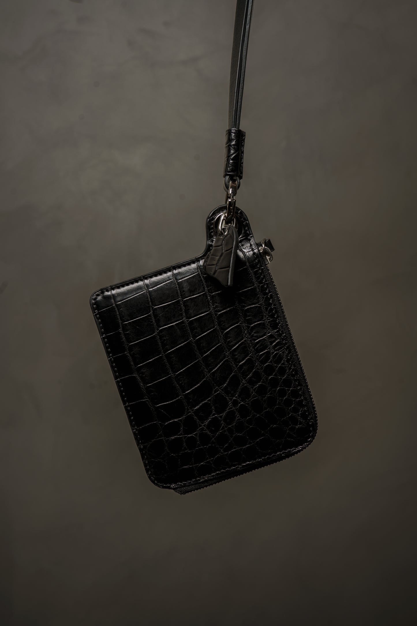 クロコダイル レザー マットブラック リング カラビナ ロングストラップ