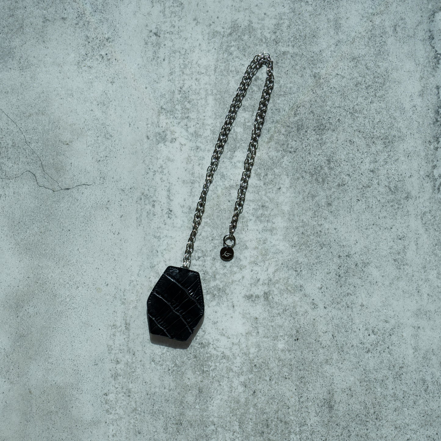 CROCODILE LEATHER MATTE BLACK KEY NECKLACE[NFC]