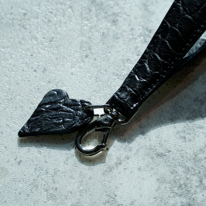 CROCODILE LEATHER MATTE BALCK KEY STRAP[BLACK HEART CHARM]