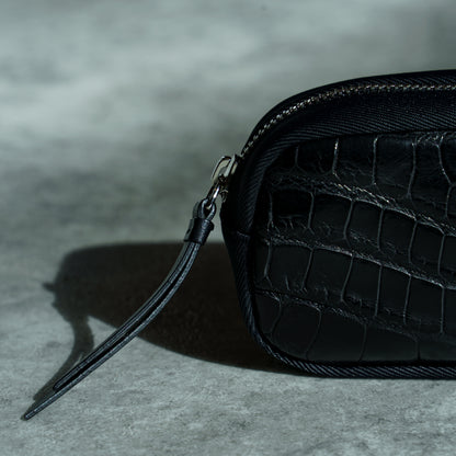 CROCODILE LEATHER MATTE BLACK ROUND ZIPPER POUCH [SMALL]