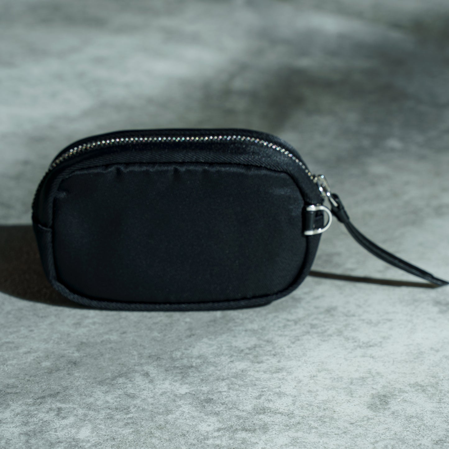 CROCODILE LEATHER MATTE BLACK ROUND ZIPPER POUCH [SMALL]