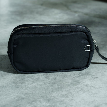 CROCODILE LEATHER MATTE BLACK ROUND ZIPPER POUCH [SMALL]