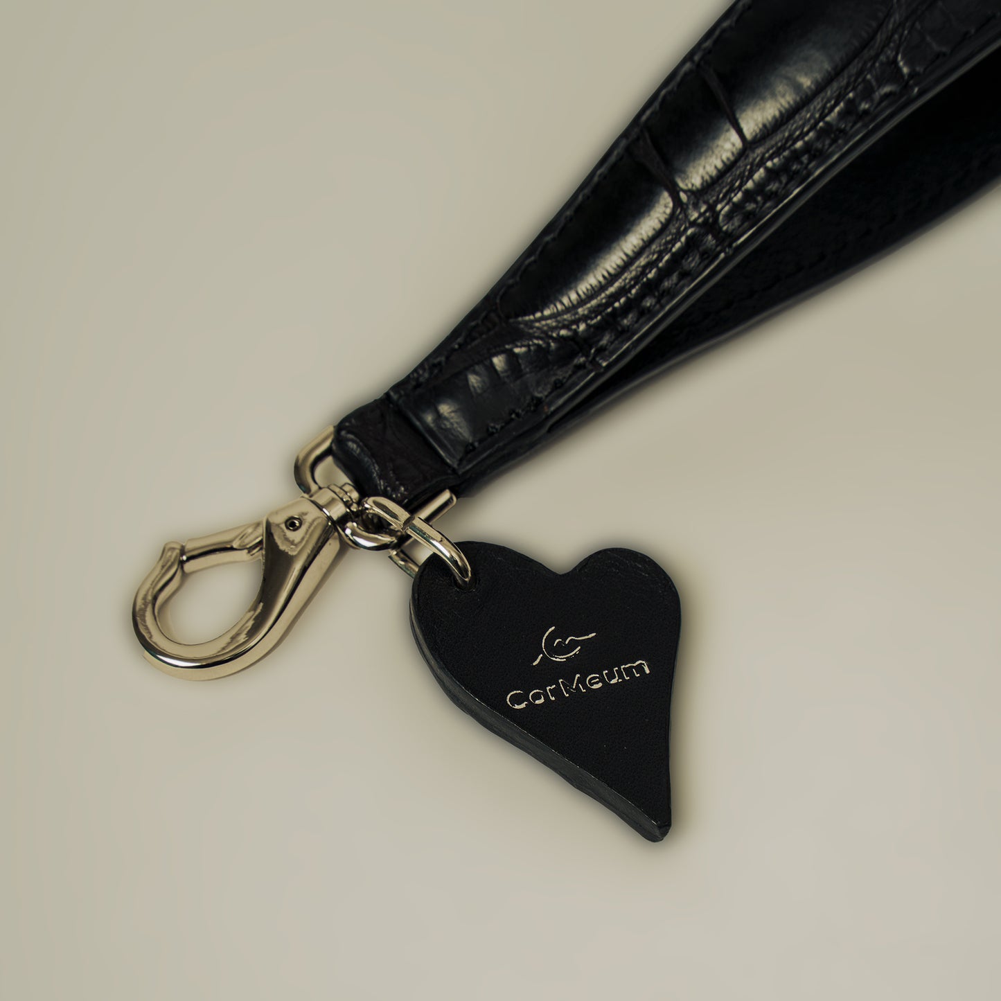 CROCODILE LEATHER MATTE BALCK KEY STRAP[BLACK HEART CHARM]