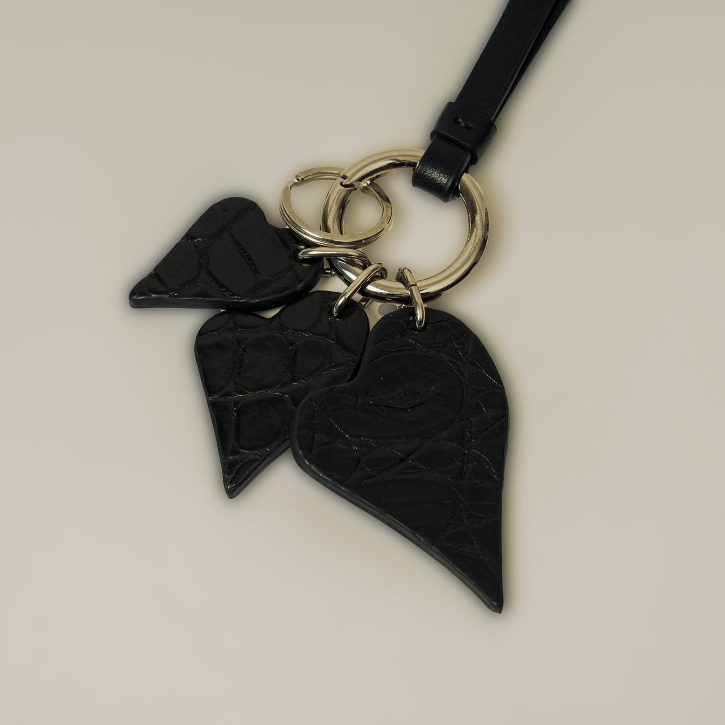 CROCODILE LEATHER AMTTE BLACK 3HEART KEY STRAP