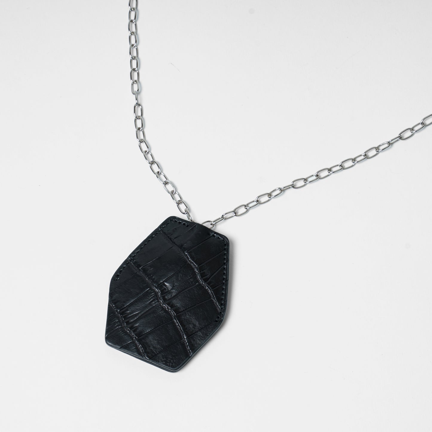 CROCODILE LEATHER MATTE BLACK KEY NECKLACE[NFC]